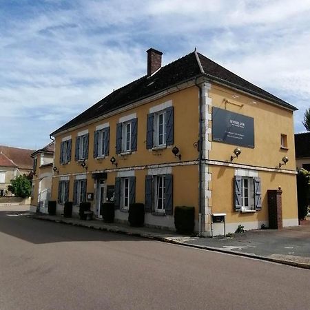 Logis Hotel & Restaurant Le Soleil D'Or Montigny-la-Resle Kültér fotó