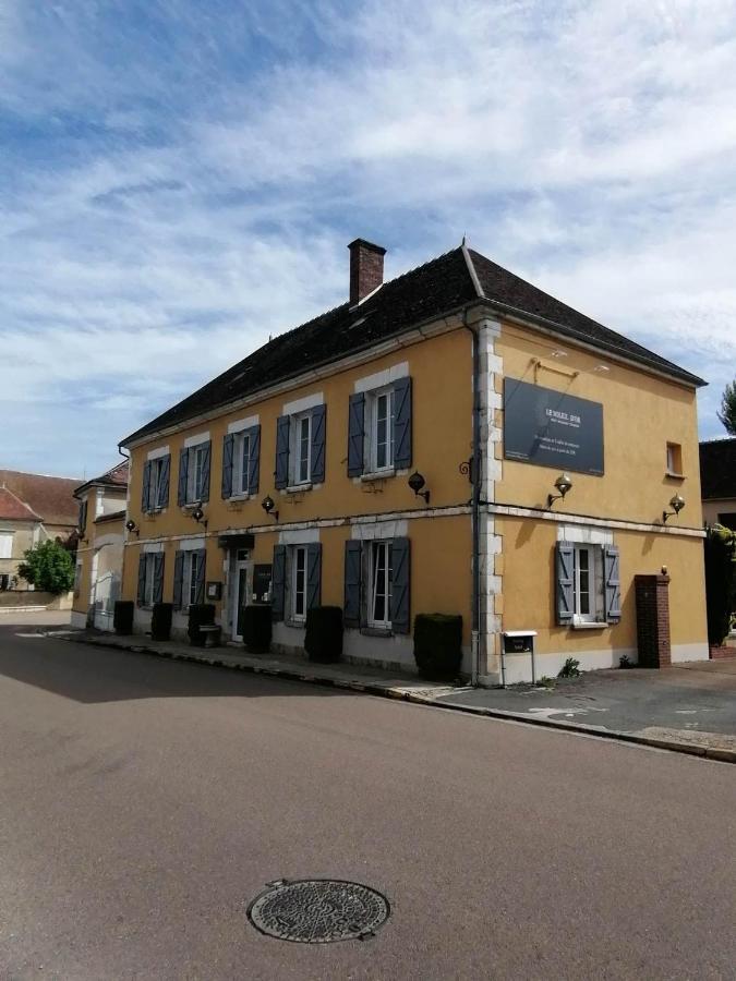 Logis Hotel & Restaurant Le Soleil D'Or Montigny-la-Resle Kültér fotó