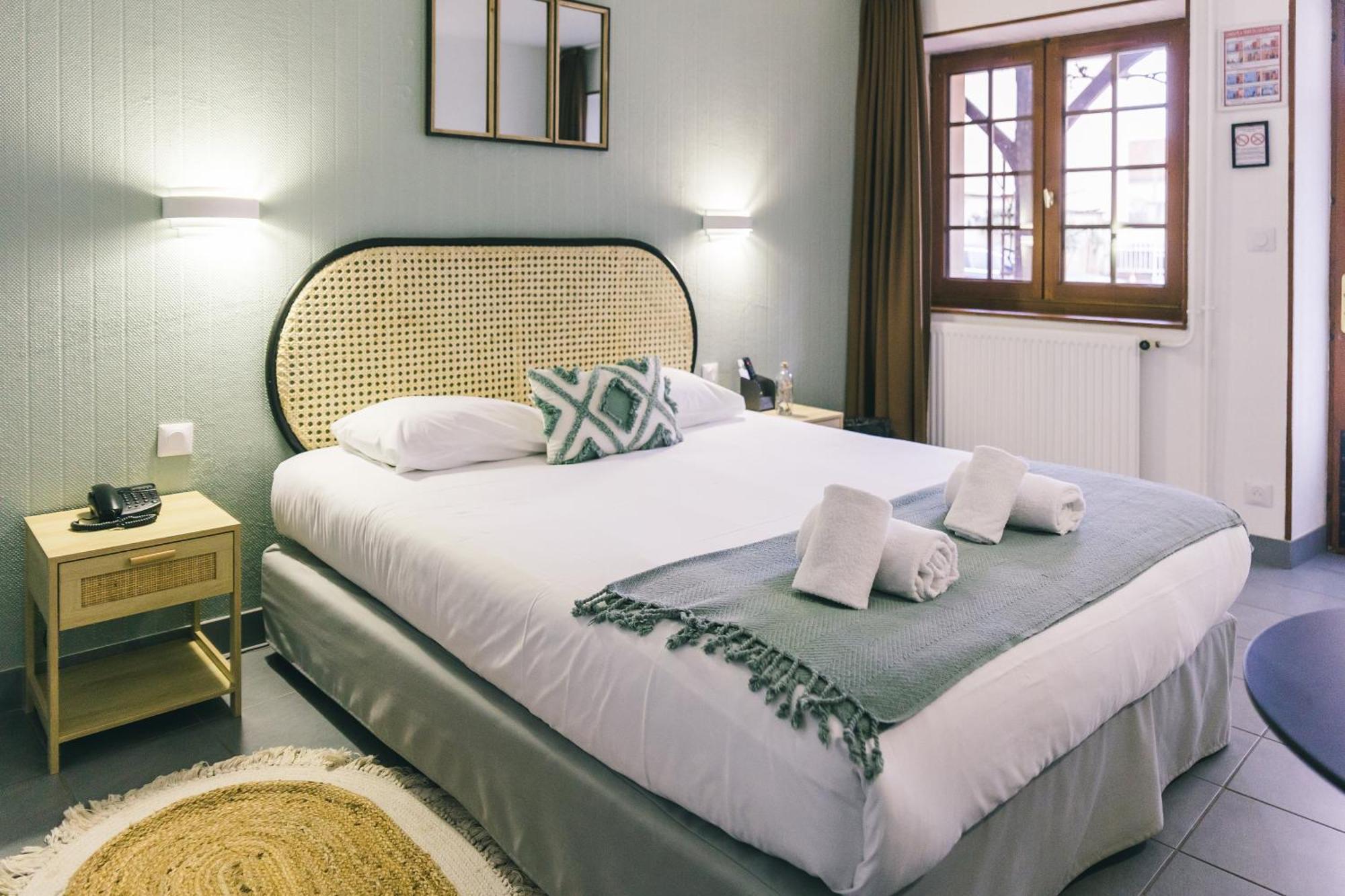 Logis Hotel & Restaurant Le Soleil D'Or Montigny-la-Resle Kültér fotó