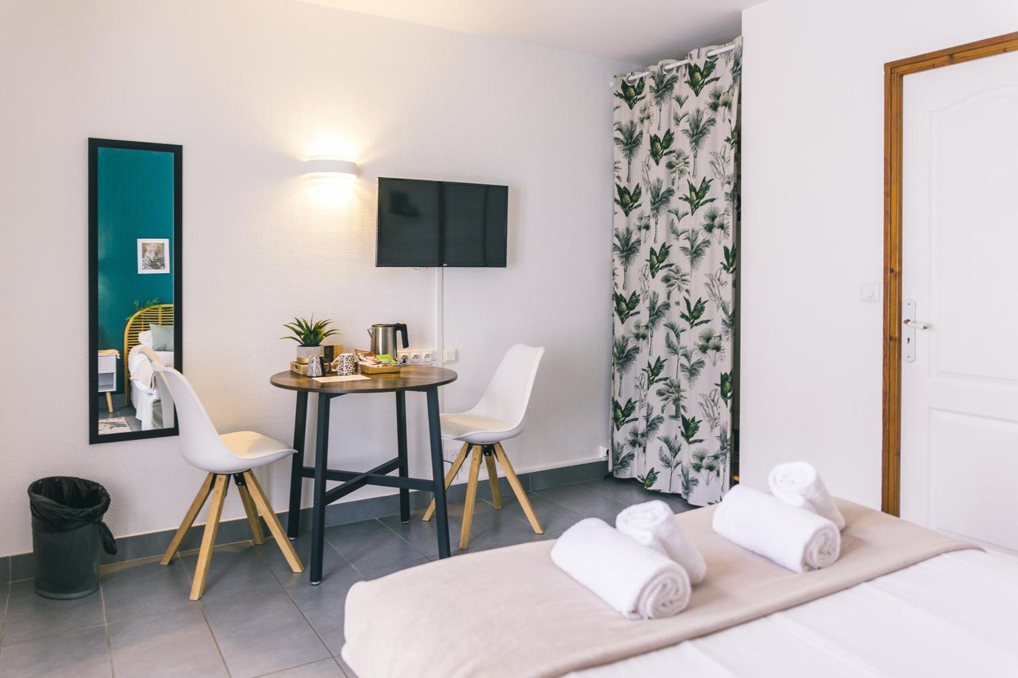 Logis Hotel & Restaurant Le Soleil D'Or Montigny-la-Resle Kültér fotó
