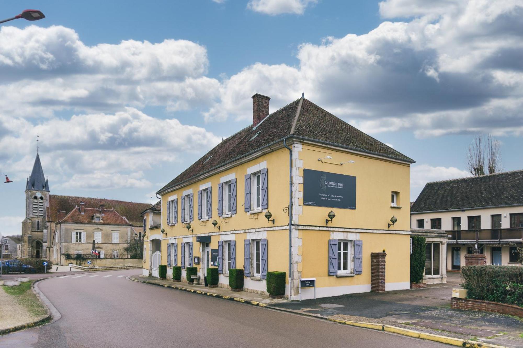 Logis Hotel & Restaurant Le Soleil D'Or Montigny-la-Resle Kültér fotó