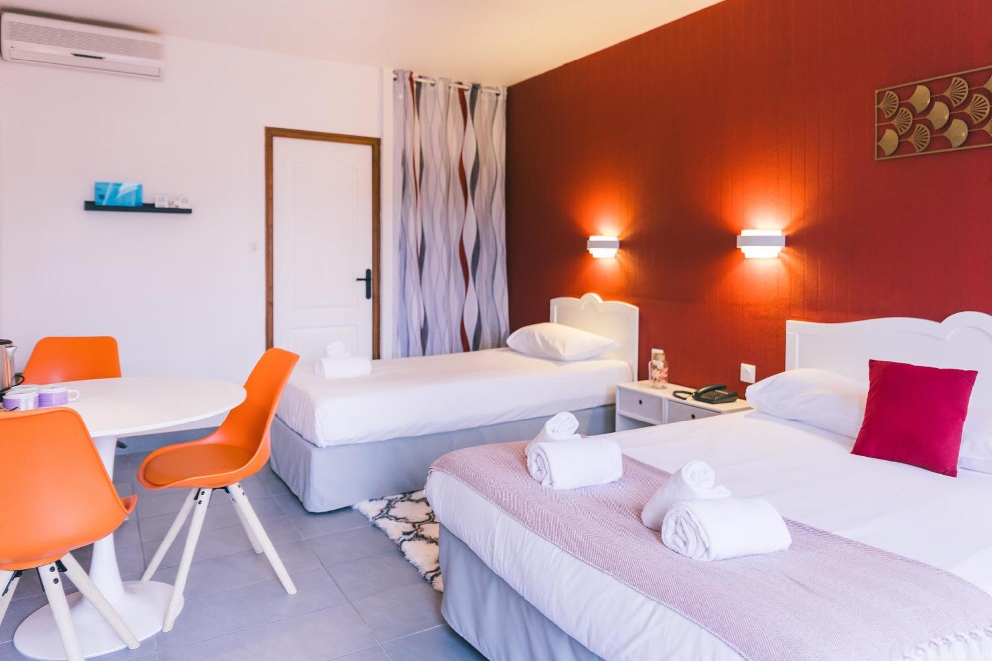 Logis Hotel & Restaurant Le Soleil D'Or Montigny-la-Resle Kültér fotó
