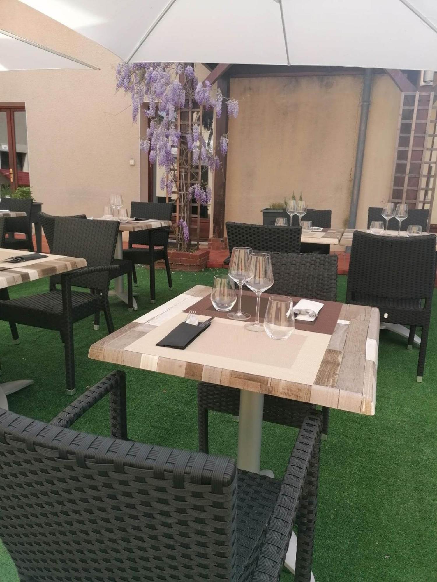 Logis Hotel & Restaurant Le Soleil D'Or Montigny-la-Resle Kültér fotó